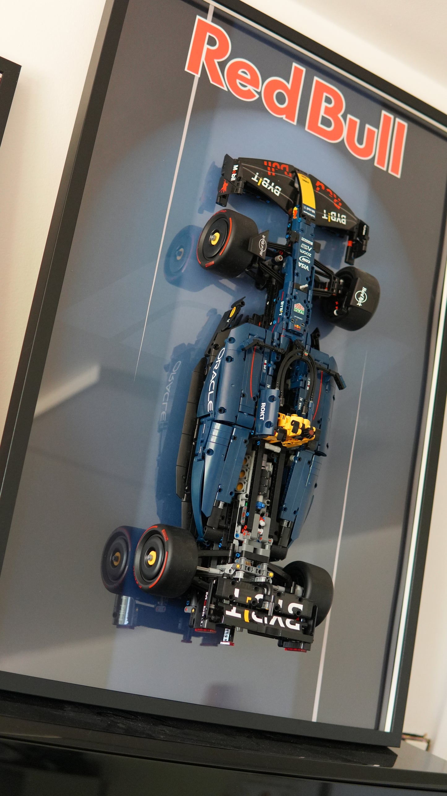 Affiche LEGO® Formula 1 Red Bull personnalisée + système de fixation mural