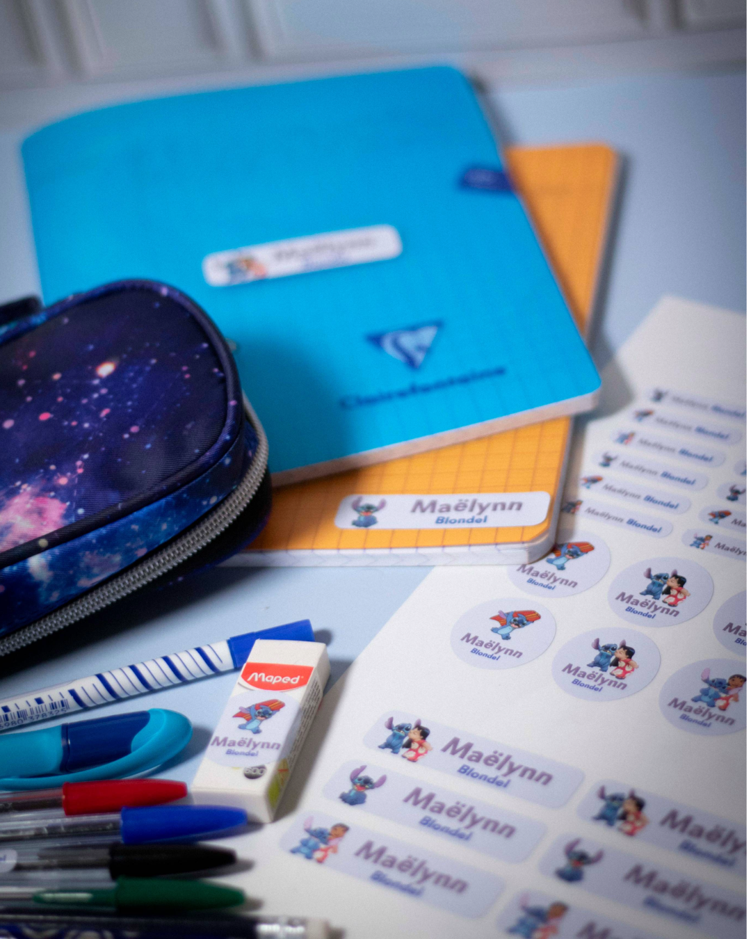 Étiquettes personnalisées pour la rentrée scolaire – prénom, héros, couleurs au choix